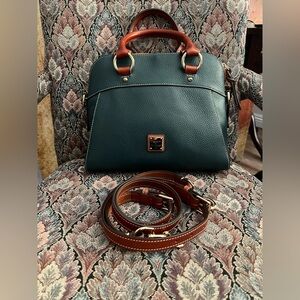 💚Dooney & Bourke Pebble Cameron